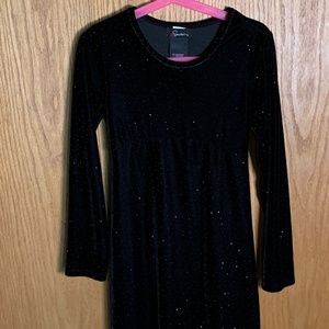 Black L/S velvet dress with sparkles & waist tie